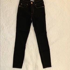 Chic Black Skinny Jeans with Contrast Stitching